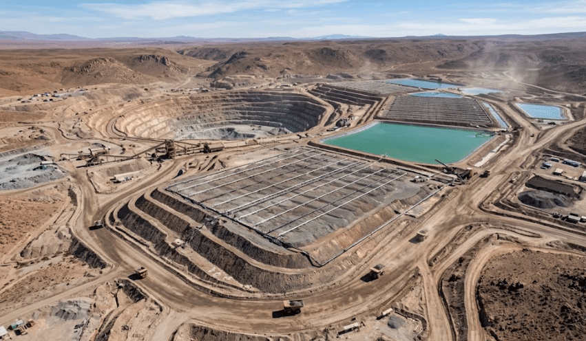 Lixiviación ácida con ácido sulfúrico en minería de cobre — pilas de mineral y solución PLS